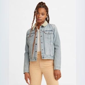Levi’s Sherpa Liner Trucker Denim Jacket size M, Strangeways- medium wash